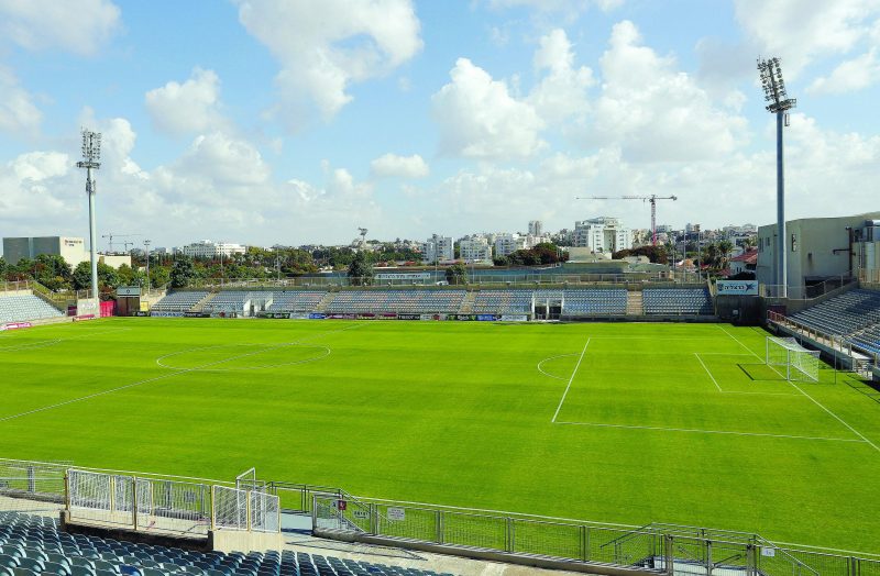 מבקר המדינה: אין היתרי בנייה באצטדיון הרצליה ולמבנים בחופים