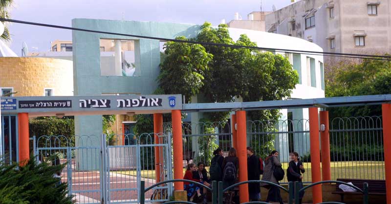 נסיעה של שעה וקילומטר הליכה מדי בוקר: ההורים דורשים הסעה לתלמידות צביה