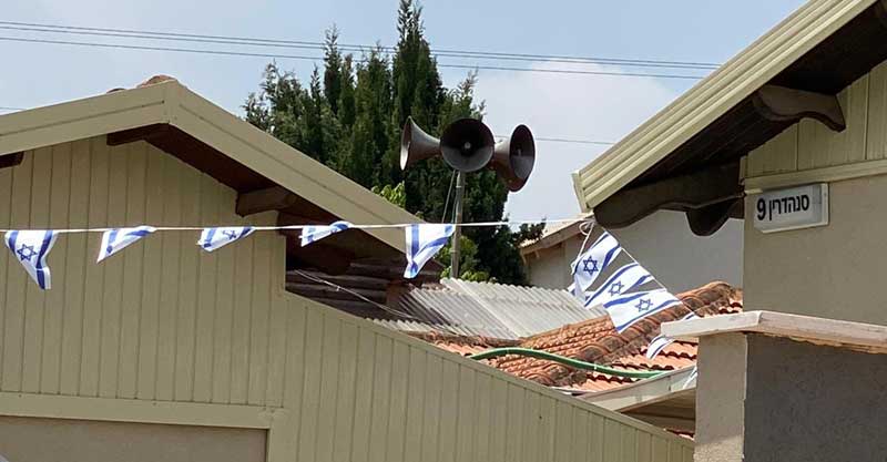 לגיטימי או אנטי דתי? תלונות על שכן שמשמיע מוזיקה עוצמתית כדי לבשר על כניסת השבת