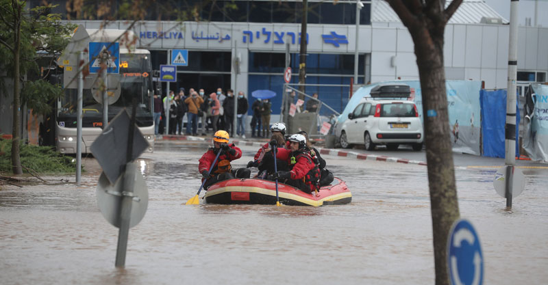 תחנת הרכבת בהרצליה שוב הוצפה בשבוע שעבר. למה? תלוי את מי שואלים