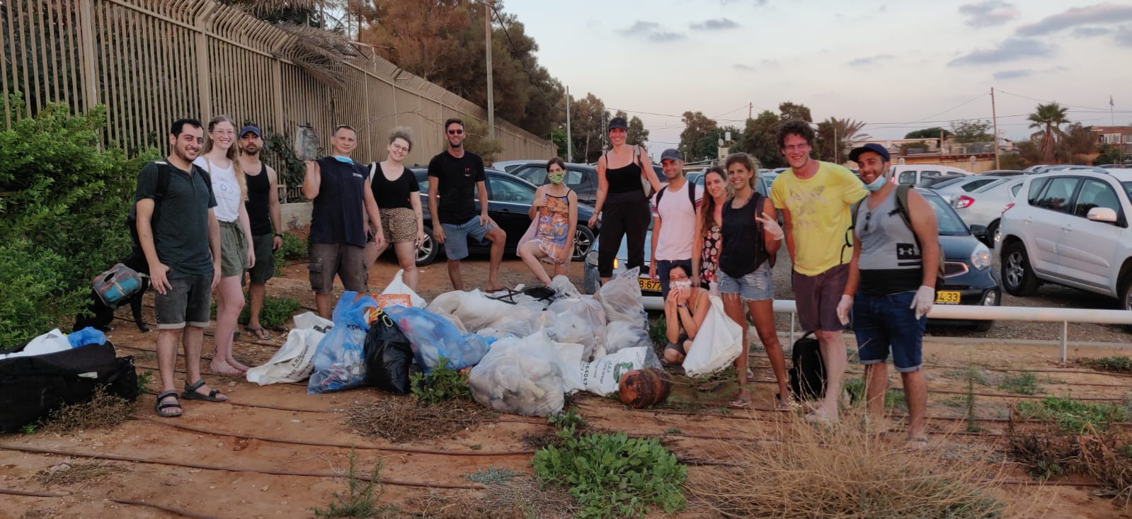 תלונה של יעקובוביץ: אין אכיפה של העירייה נגד השלכת פסולת בחופים