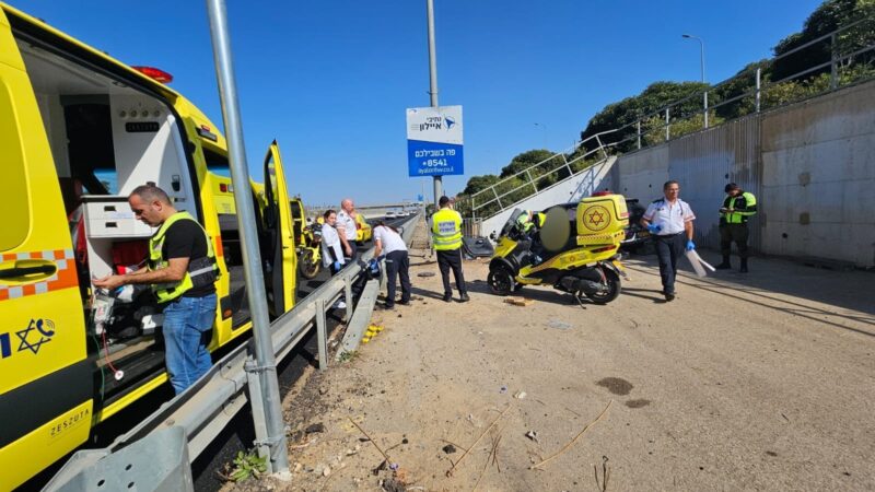 תאונה עצמית קטלנית בכביש 20 סמוך למחלף שמריהו מזרח, צילום מד"א